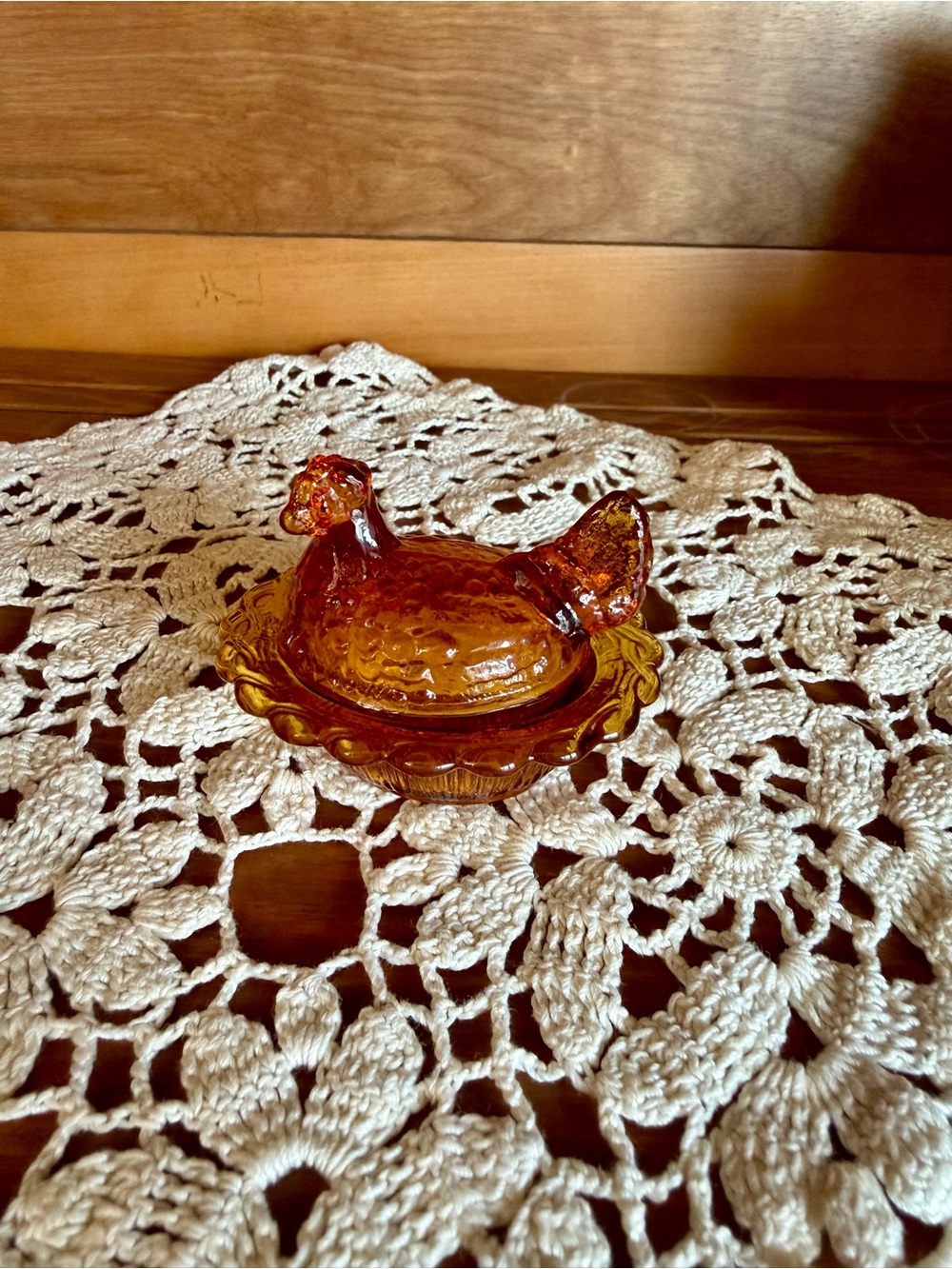 Mosser Mini Amber Hen on Nest Salt Cellar